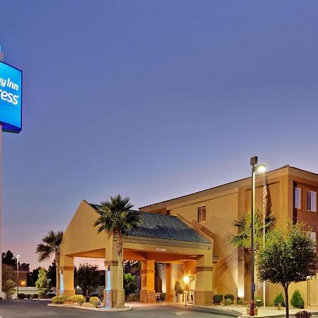 Holiday Inn Express Las Vegas-Nellis By Ihg מראה חיצוני תמונה