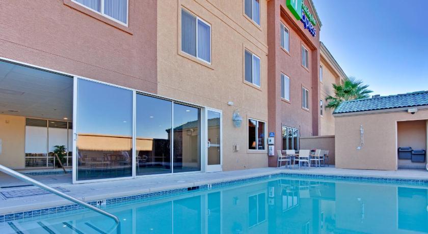 Holiday Inn Express Las Vegas-Nellis By Ihg מראה חיצוני תמונה